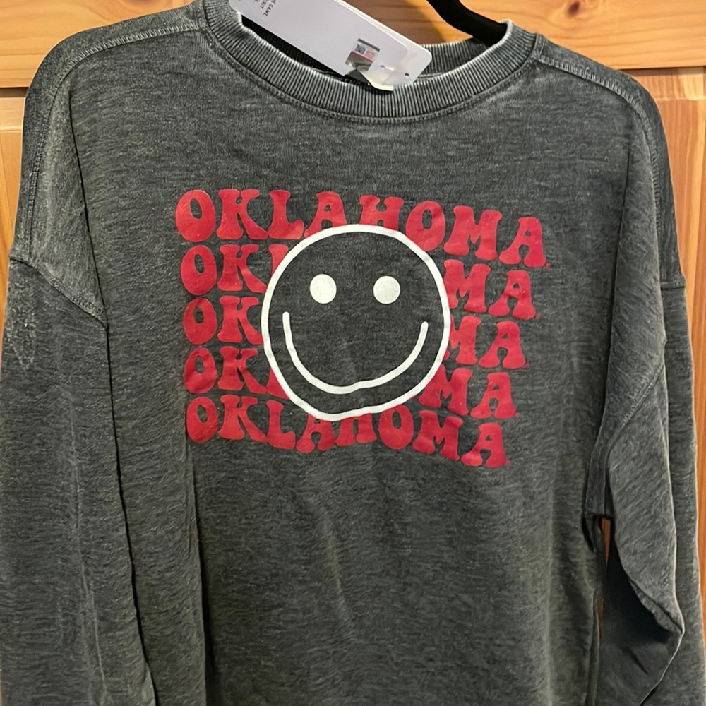 University of Oklahoma BRAND NEW W TAGS crew neck chicka-d